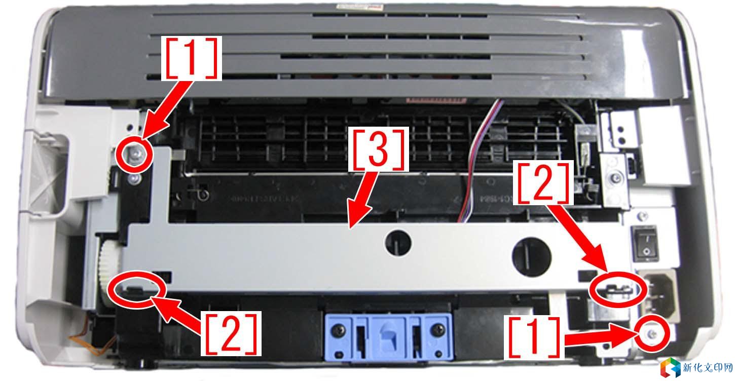 4、取下两颗螺丝[1]，释放两处卡扣[2]，取下金属盖板[3].jpg